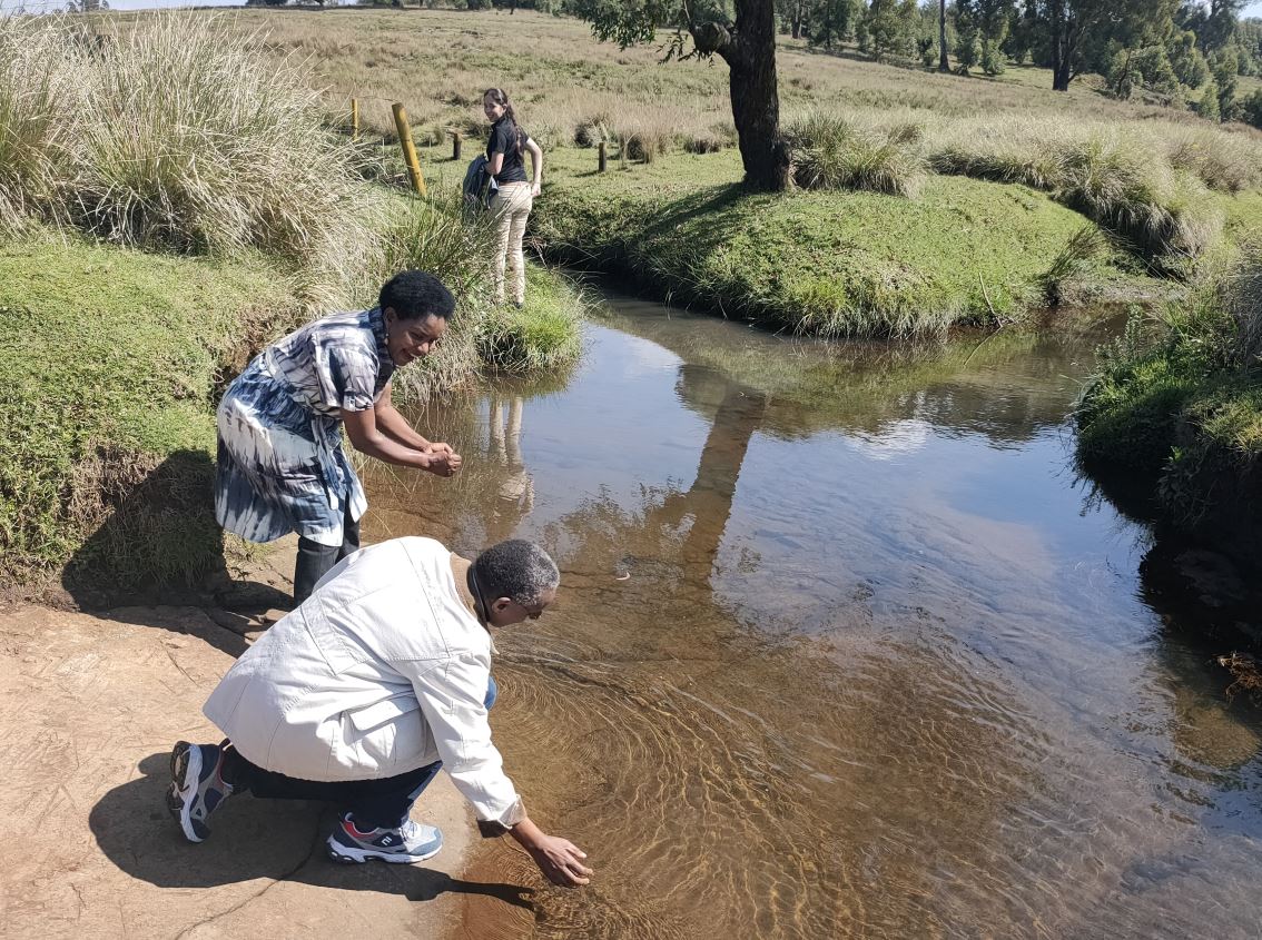 Sasumua river-washing hands